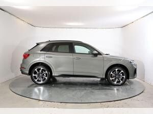 Audi Q3 S line 40 TFSI 7-Gang tronic quattro 2.0 Allrad Audi Q3 S line 40 TFSI 7-Gang tronic quattro 2.0 Allrad