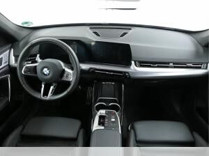 BMW X1 20i M Sport  verf. ab 03/2026 Dr. Ass. +, Parkass., Harm/Kard., uvm.