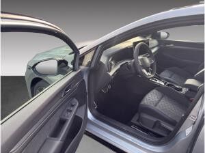 Volkswagen Golf 1.5 eTSI DSG R-Line Pano Black-Style Navi