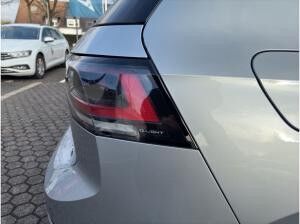 Volkswagen Golf 1.5 eTSI DSG R-Line Pano Black-Style Navi