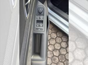 Volkswagen Golf 1.5 eTSI DSG R-Line Pano Black-Style Navi