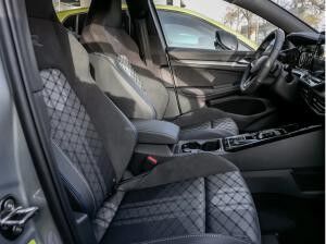 Volkswagen Golf VIII Variant 1.5 eTSI DSG R-LINE