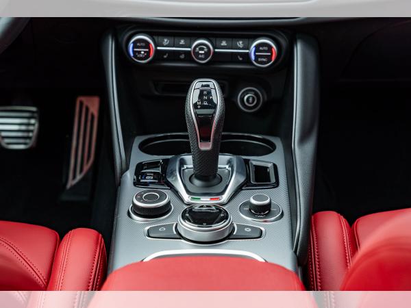 Alfa Romeo Giulia Veloce 2.0 Turbo AT8 Q4 SOFORT PANORAMA PREMIUM TECHNOLOGIE
