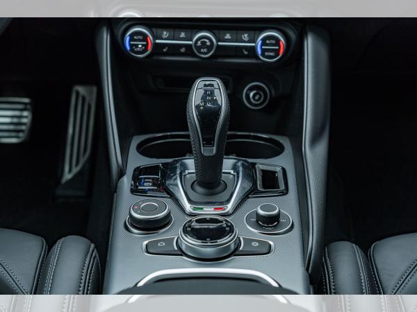 Alfa Romeo Giulia Veloce 2.0 Turbo AT8 Q4 SOFORT PREMIUM TECHNOLOGIE HARMAN KARDON