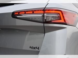 Skoda Superb Combi 2.0TDI Sportline*Navi*AHK*Sthz*Canton