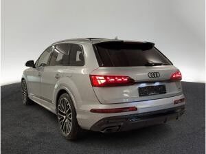 Audi Q7 S line TFSI e quattro tiptronic Audi Q7 S line TFSI e quattro tiptronic