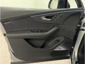 Audi Q7 S line TFSI e quattro tiptronic Audi Q7 S line TFSI e quattro tiptronic