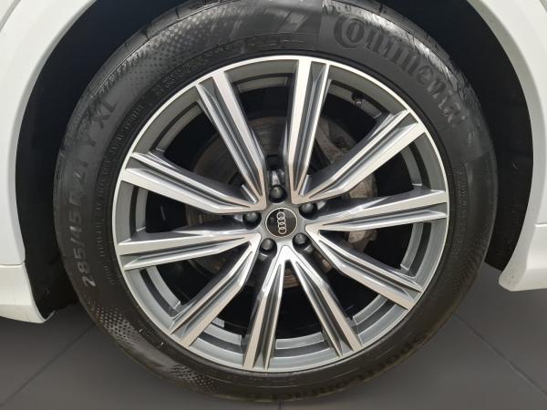 Audi Q8 50 TDI quattro AHK/Optik Schw/Pano/LuftFW