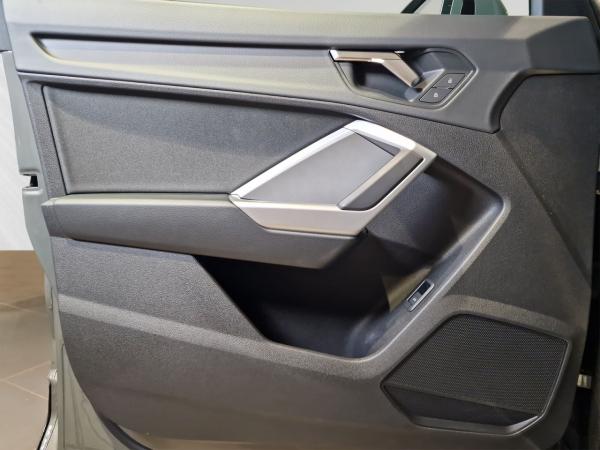 Audi Q3 35 TFSI advanced S-tronic AHK Navi+ PDC+