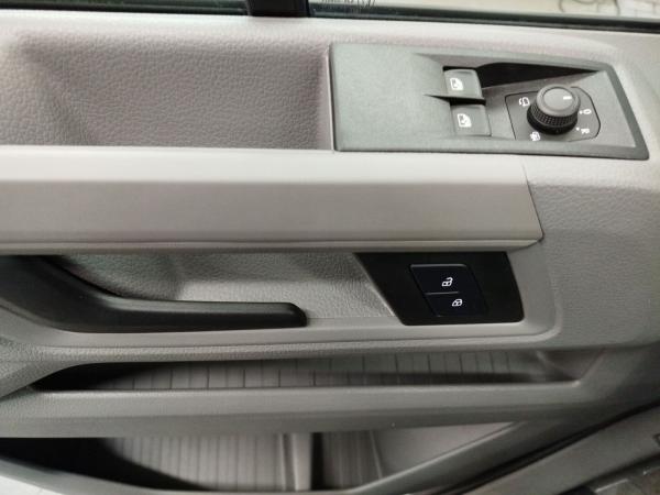 Volkswagen Crafter 35 Fahrgestell Einzelkabine 2,0 l Frontantrieb 8-Gang Automatik Radst. 4490 mm