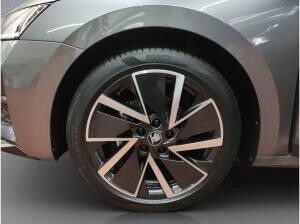 Skoda Octavia Combi Sportline 2.0 TDI DSG AHK NAVI LED