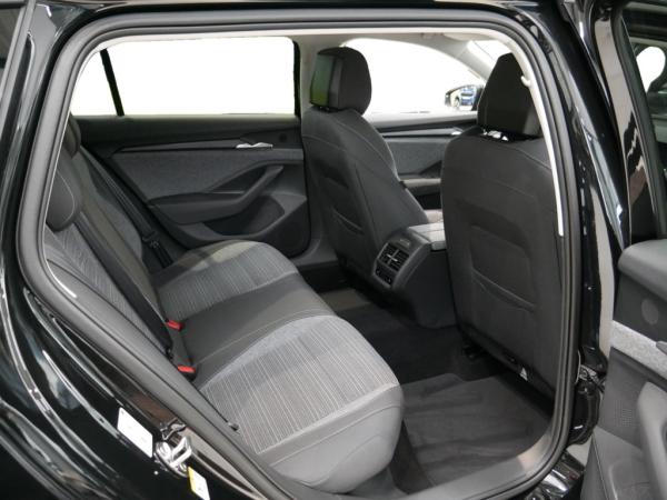 Skoda Superb Combi 2.0 TDI DSG Selection Matrix PDC Kamera Standhz. *877*