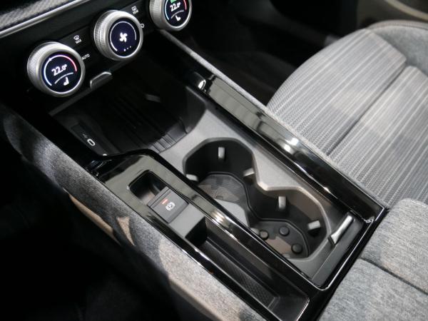 Skoda Superb Combi 2.0 TDI DSG Selection Matrix PDC Kamera Standhz. *877*