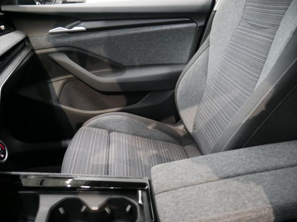 Skoda Superb Combi 2.0 TDI DSG Selection Matrix PDC Kamera Standhz. *877*