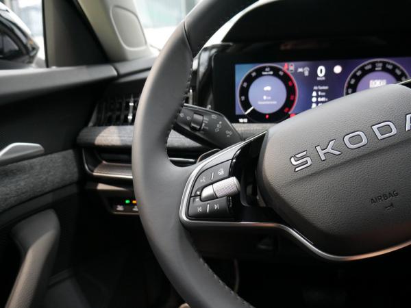 Skoda Superb Combi 2.0 TDI DSG Selection Matrix PDC Kamera Standhz. *877*