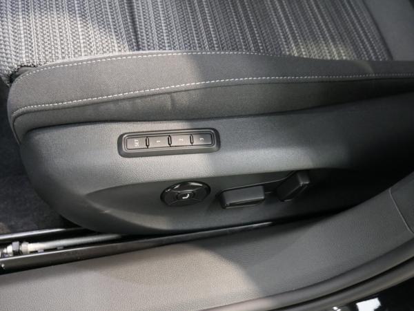 Skoda Superb Combi 2.0 TDI DSG Selection Matrix PDC Kamera Standhz. *877*