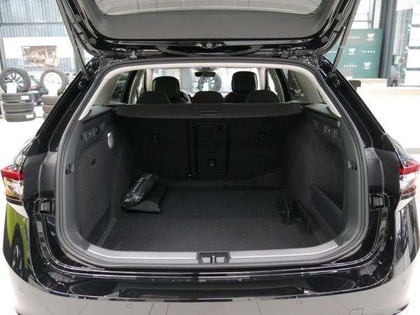 Skoda Superb Combi 2.0 TDI DSG Selection Matrix PDC Kamera Standhz. *877*