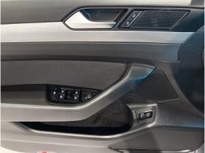 Volkswagen Passat Variant 1.5 TSI DSG Ganzjahresreifen Rear View AppConnect