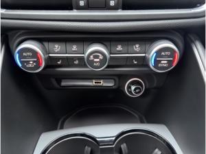 Alfa Romeo Giulia Veloce Q4 2.0 PDC+KAMERA+NAVI+CARPLAY+SHZ
