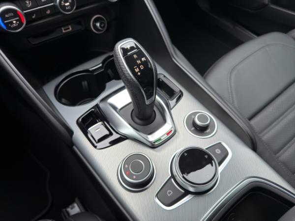 Alfa Romeo Giulia Veloce Q4 2.0 PDC+KAMERA+NAVI+CARPLAY+SHZ