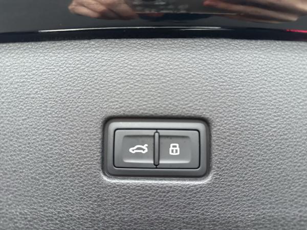 Audi Q8 SUV S line business TFSI e qu. tiptr. 23 PANO