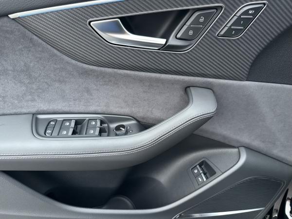 Audi Q8 SUV S line business TFSI e qu. tiptr. 23 PANO