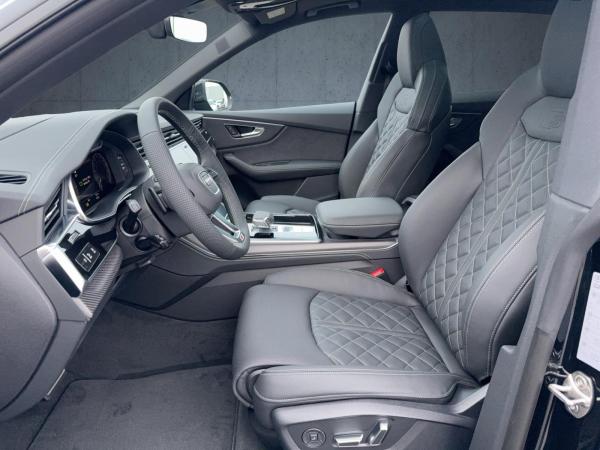 Audi Q8 SUV S line business TFSI e qu tiptr PANO 23
