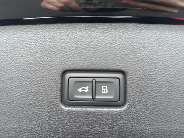 Audi Q8 SUV S line business TFSI e qu tiptr PANO 23