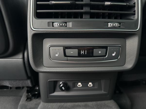 Audi Q8 SUV S line business TFSI e qu tiptr PANO 23