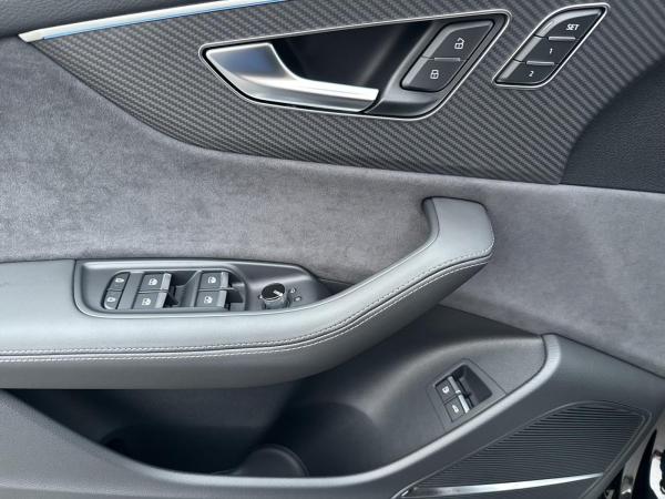 Audi Q8 SUV S line business TFSI e qu tiptr PANO 23