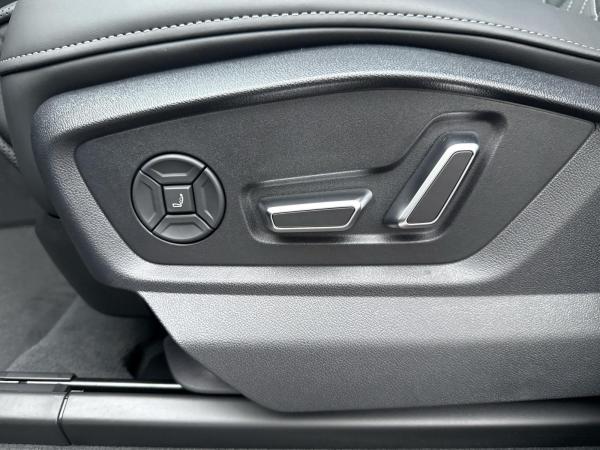 Audi Q8 SUV S line business TFSI e qu tiptr PANO 23