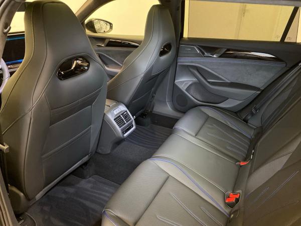 Volkswagen Passat R-Line eHybrid Preisvorteil 17684 €