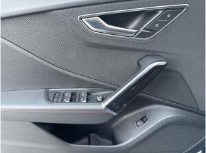 Audi Q2 S line 35 TFSI S tronic Matrix AHK ACC FLA 18