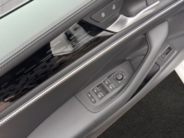 Volkswagen Passat Elegance 2.0 TDI DSG,IQ-DRIVE,AHK,BUSINESS