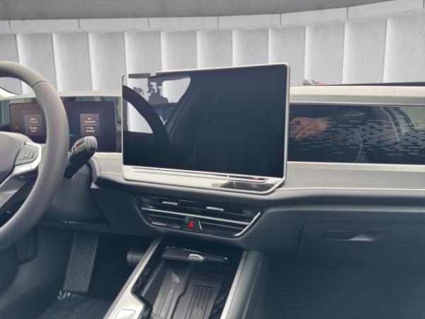 Volkswagen Passat Elegance 2.0 TDI DSG,IQ-DRIVE,AHK,BUSINESS