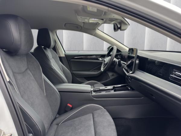 Volkswagen Passat Elegance 2.0 TDI DSG,IQ-DRIVE,AHK,BUSINESS