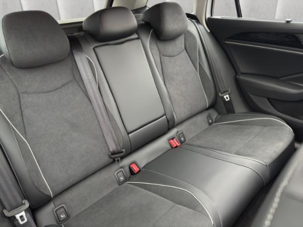 Volkswagen Passat Elegance 2.0 TDI DSG,IQ-DRIVE,AHK,BUSINESS