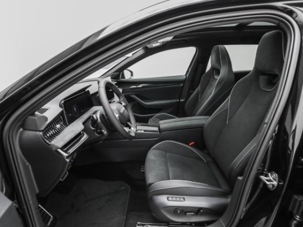 Skoda Superb Combi Sportline 2.0 TDI 4x4 AHK Pano Navi Kamera