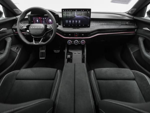 Skoda Superb Combi Sportline 2.0 TDI 4x4 AHK Pano Navi Kamera