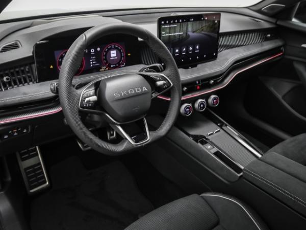 Skoda Superb Combi Sportline 2.0 TDI 4x4 AHK Pano Navi Kamera