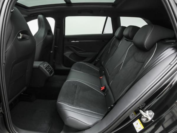 Skoda Superb Combi Sportline 2.0 TDI 4x4 AHK Pano Navi Kamera