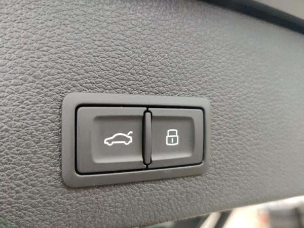 Audi Q2 Advanced 30 TFSI AHK/LED/Navi+/RFKam/02.30Garantie