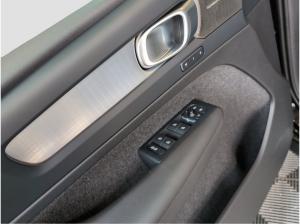 Volvo XC40 XC40+Black+Edition+B3+Plus+E-Sitze+BLIS+PilotAss