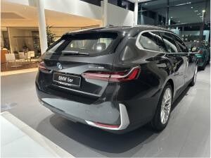 BMW i5 eDrive 40 Touring || AHK H&K Adapt. LED