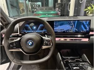 BMW i5 eDrive 40 Touring || AHK H&K Adapt. LED