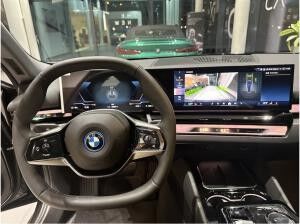 BMW i5 eDrive 40 Touring || AHK H&K Adapt. LED