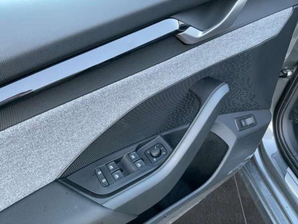 Skoda Octavia OCTAVIA COMBI BALANCE 1.5 DSG, AHZV, NAVI,18"