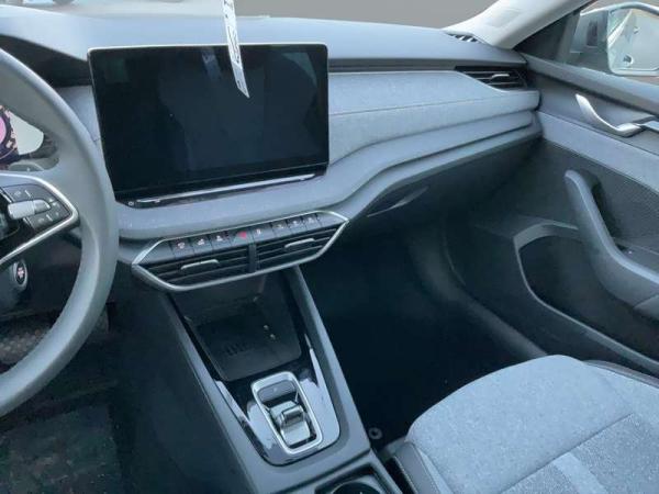 Skoda Octavia OCTAVIA COMBI BALANCE 1.5 DSG, AHZV, NAVI,18"