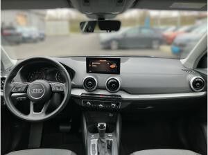 Audi Q2 S-Line 35 TFSI S-tronic / Matrix, RFK, ACC