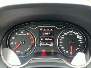 Audi Q2 S-Line 35 TFSI S-tronic / Matrix, RFK, ACC